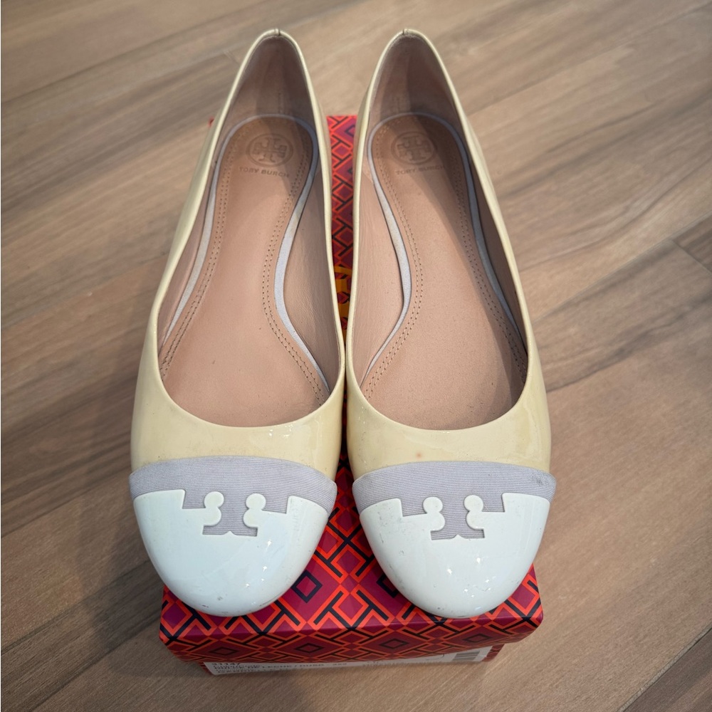 Tory Burch Gabrielle Flats in Soft Patent Calf Leather, Sz 9.5
